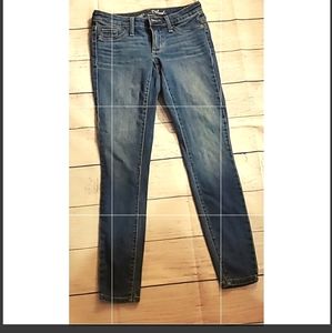 Universal Thread ™ Size 2 Jeans